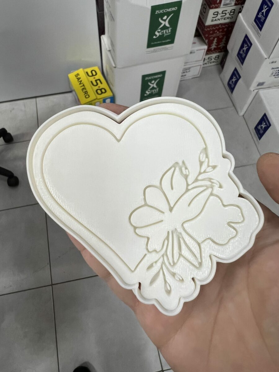 cuore contornato con fiori rose stampino per biscotti cookie cutter