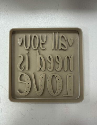 all you need is love e love con cuore stampino per biscotti cookie cutter all you need is love