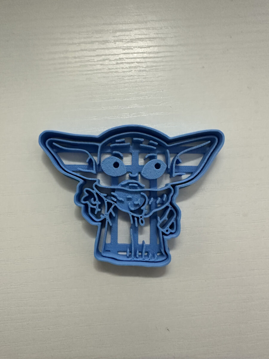 baby yoda con spillone sul retro stampino per biscotti cookie cutter