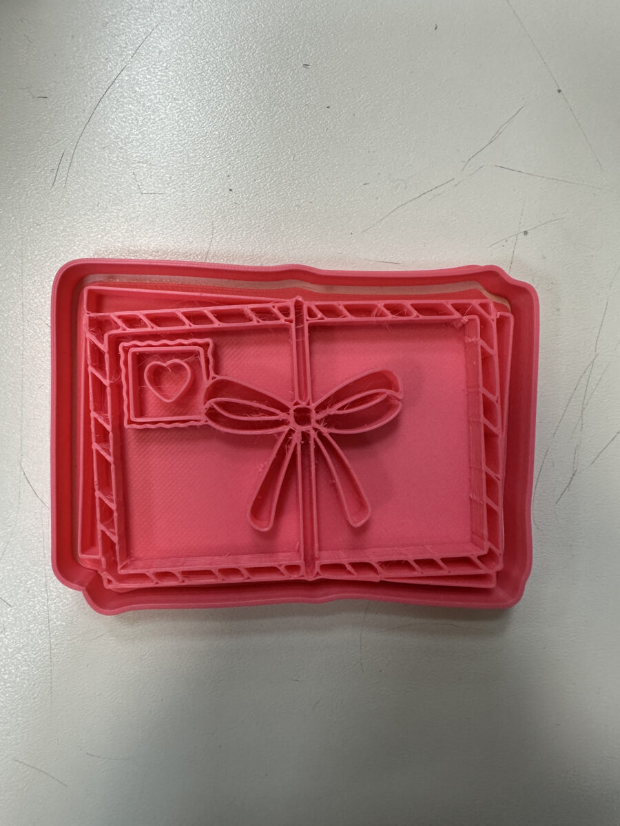 lettera d'amore con fiocco e cuore stampino per biscotti cookie cutter