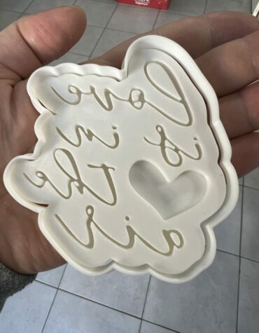 love is in the air san valentino stampino per biscotti cookie cutter