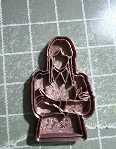 mercoledì wedsneday braccia incrociate stampino per biscotti cookie cutter